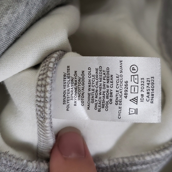 Lou & grey oversized gray soft subtle bell 3/4 sleeve sweatshirt womens small - Picture 3 of 5